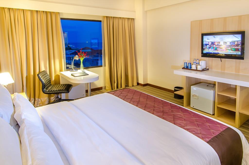 Le Grandeur Hotel Balikpapan الغرفة الصورة